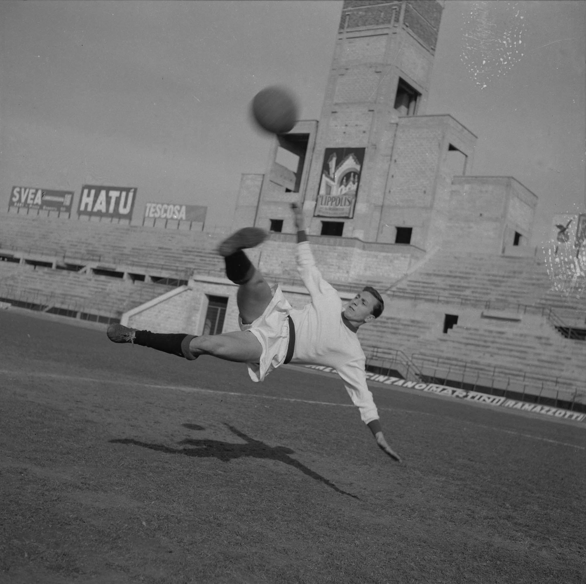 Michele Ficarelli, Biagio “Catalano” giocatore del Bari dal 1956 al 1965, Stadio delle Vittorie Bari, 1956-1965, Fondo fotografico Michele Ficarelli - Archivio di Stato di Bari