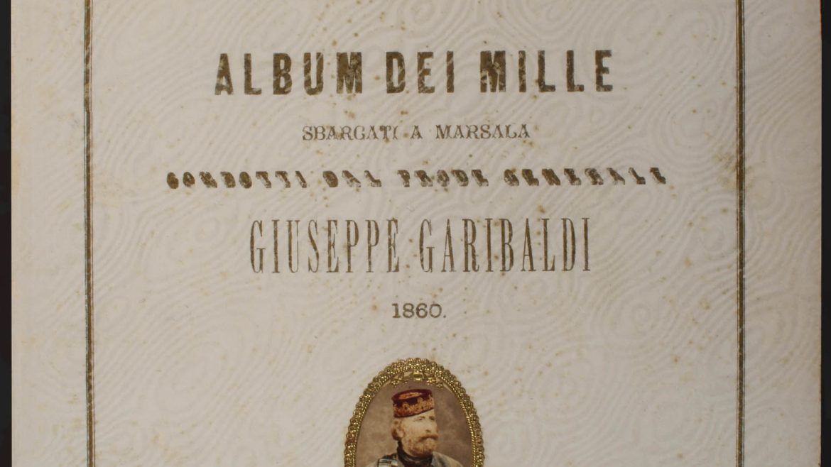 Frontespizio di "Album dei Mille sbarcati a Marsala condotti dal prode generale Giuseppe Garibaldi", 1870. Album dei Mille. Civiche Raccolte Storiche, Milano.