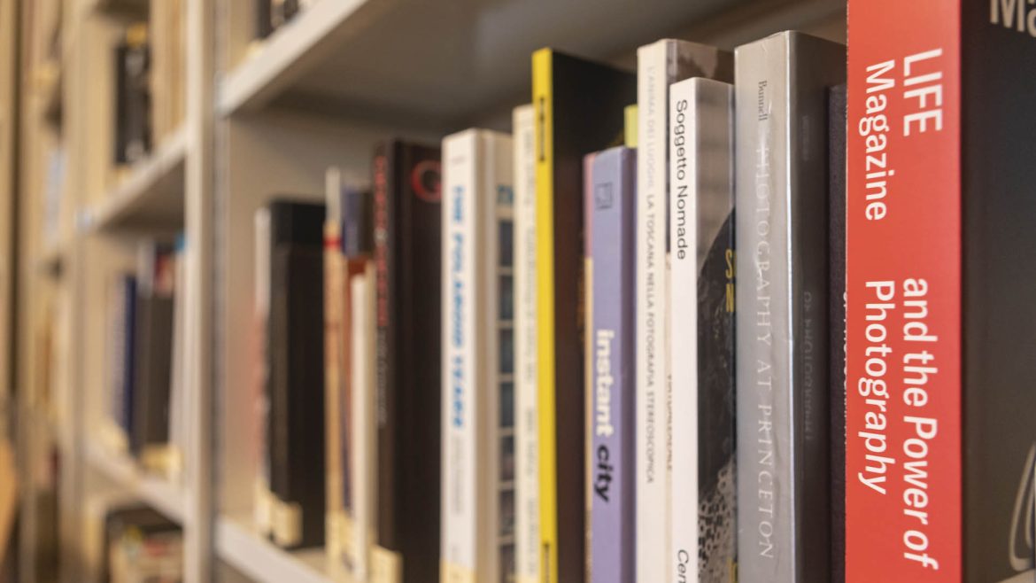 Bärbel Reinhard, La Biblioteca di Fotografia del KHI, Firenze, 2022. © Bärbel Reinhard / Kunsthistorisches Institut in Florenz – Max-Planck-Institut, 2022.