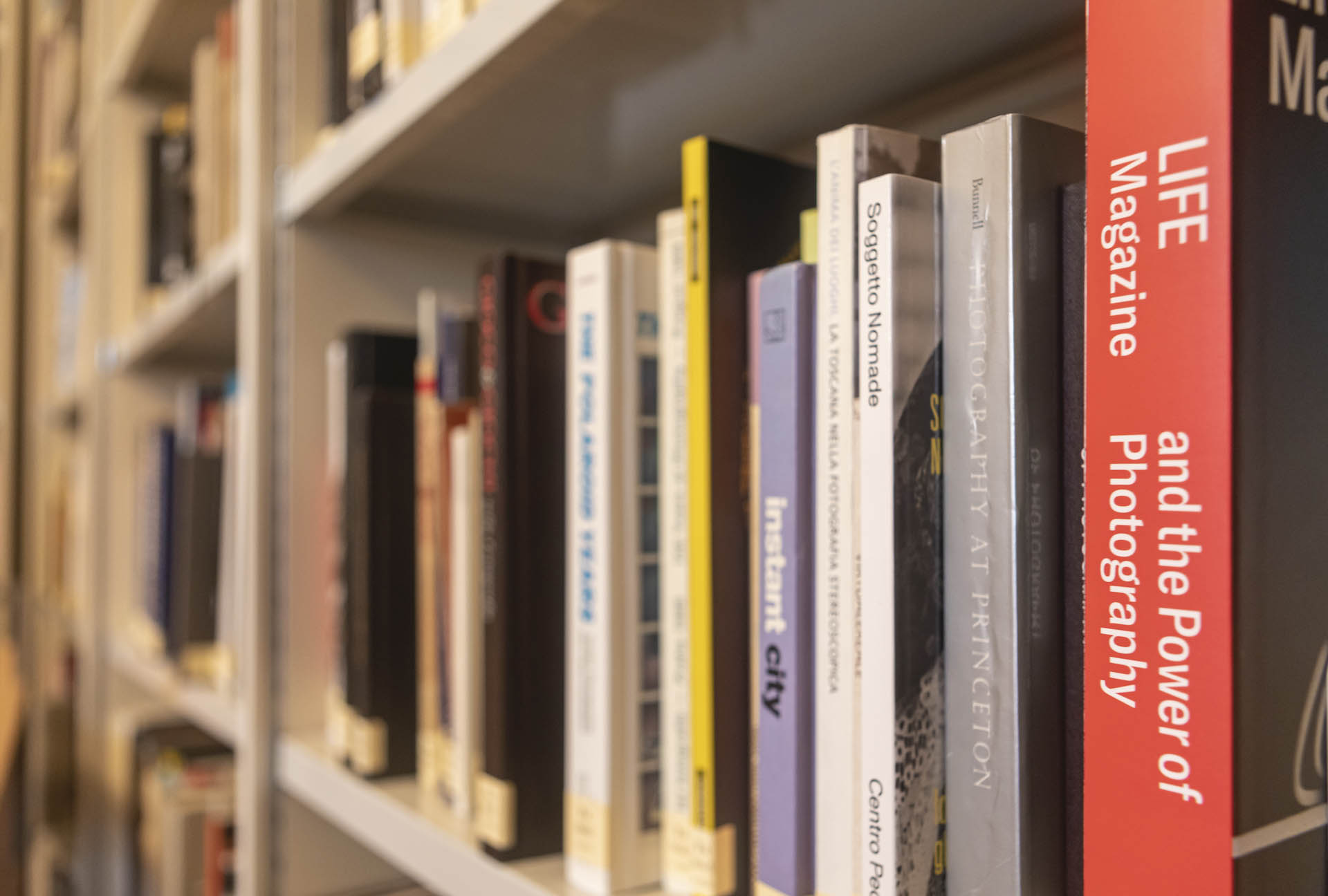 Bärbel Reinhard, La Biblioteca di Fotografia del KHI, Firenze, 2022. © Bärbel Reinhard / Kunsthistorisches Institut in Florenz – Max-Planck-Institut, 2022.