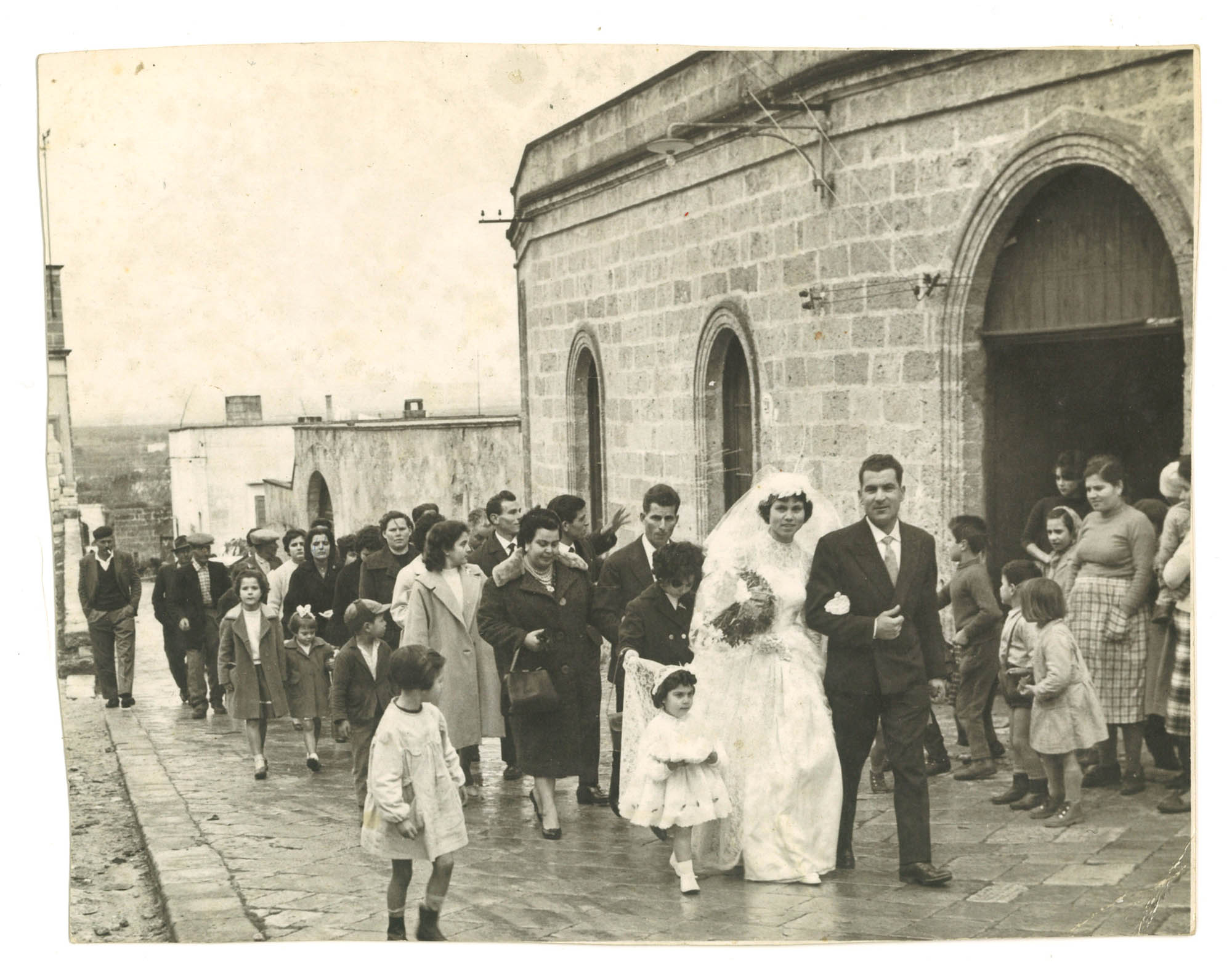 Matrimonio di Vincenza Troisio / Corteo nuziale, Ugento, 25 gennaio 1961, © ORS APS - LIQUILAB / Archivio Liquilab - Bottega di Memorie e Identità Giovanili
