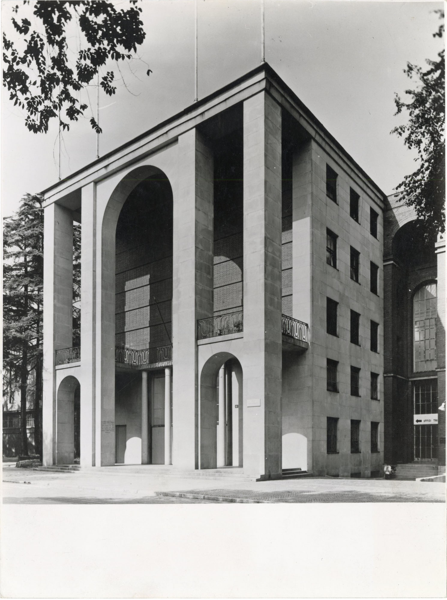 Autore non identificato, facciata del Palazzo dell'Arte, Milano, post 1948 © Fondazione Triennale di Milano