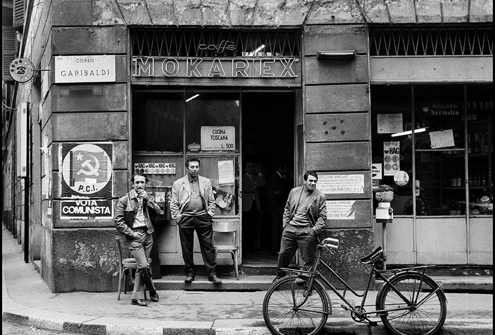Virgilio Carnisio, corso Garibaldi, Milano, 1985. © Archivio Fotografico Italiano
